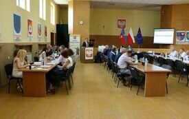 Widok og&oacute;lny na salę i uczestnik&oacute;w sesji