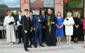 Uczniowie zakończyli rok szkolny  51