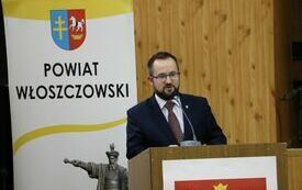 Seniorzy z powiatu włoszczowskiego uczestniczyli w spotkaniu edukacyjnym dotyczącym zagrożeń dla os&oacute;b starszych 1