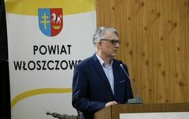Seniorzy z powiatu włoszczowskiego uczestniczyli w spotkaniu edukacyjnym dotyczącym zagrożeń dla os&oacute;b starszych 4