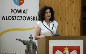 Seniorzy z powiatu włoszczowskiego uczestniczyli w spotkaniu edukacyjnym dotyczącym zagrożeń dla os&oacute;b starszych 6