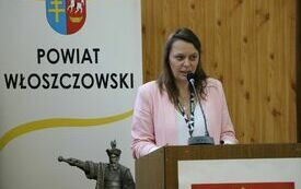 Seniorzy z powiatu włoszczowskiego uczestniczyli w spotkaniu edukacyjnym dotyczącym zagrożeń dla os&oacute;b starszych 7