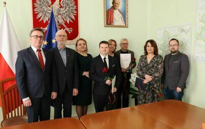 Zdjęcie do Uroczyste wręczenie akt&oacute;w nadania stopnia nauczyciela dyplomowanego w Starostwie Powiatowym we Włoszczowie