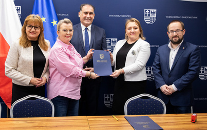 Zdjęcie do Ponad 2 000 000 złotych dla uczni&oacute;w powiatu włoszczowskiego