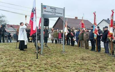 Zdjęcie do Uroczystość nadania rondu w Olesznie imienia mjr NSZ Władysława Kołacińskiego ps. ,,Żbik&rdquo;