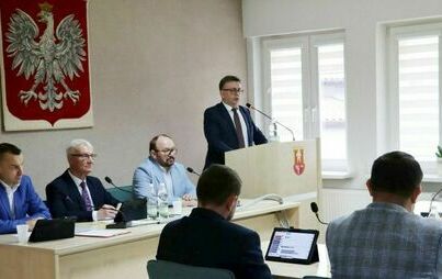 Zdjęcie do Burzliwa debata o drodze w Gościencinie. Sesję Rady Miejskiej we Włoszczowie zdominowała powiatowa inwestycja. Już dawno nie było takiego posiedzenia.