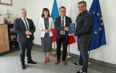 Zdjęcie do Ruszą prace remontowe pracowni praktycznej nauki zawodu w &bdquo;Czarnieckim&rdquo;. Umowa z wykonawcą projektu w ZS Nr 2 już podpisana.
