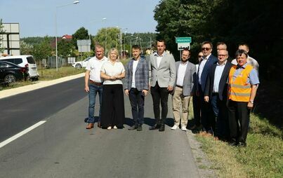 Zdjęcie do Wyremontowano fragment drogi wojew&oacute;dzkiej na odcinku Włoszczowa - Międzylesie