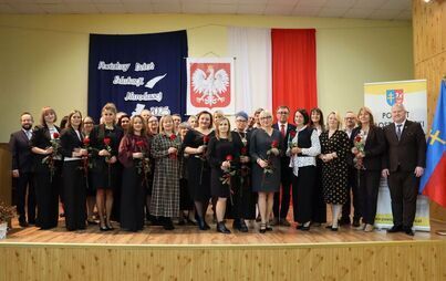 Zdjęcie do Uroczyste wręczenie nagr&oacute;d Starosty dla nauczycieli 