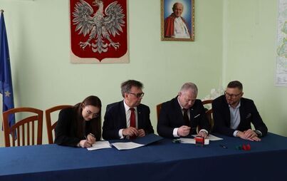 Zdjęcie do Czterech student&oacute;w otrzyma od Powiatu Włoszczowskiego stypendium