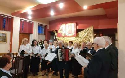 Zdjęcie do Ch&oacute;r Seniora &bdquo;Niezastąpieni&rdquo; świętował 40-lecie istnienia