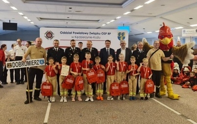Zdjęcie do DDP Dobromierz &ndash; trzecia drużyna Og&oacute;lnopolskiego Finału Halowych Zawod&oacute;w Dziecięcych Drużyn Pożarniczych w Zakrzowie