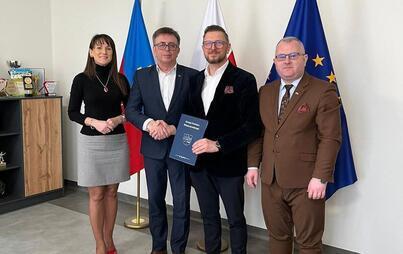 Zdjęcie do Rusza kolejna ważna inwestycja we włoszczowskim szpitalu. Pacjenci 60+ będą leczeni w komfortowych warunkach przy użyciu nowoczesnego sprzętu