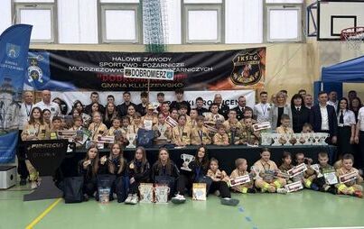 Zdjęcie do 56 młodzieżowych drużyn pożarniczych z 5 wojew&oacute;dztw rywalizowało w Kluczewsku. Dziewczyny z Dobromierza ponownie najlepsze.