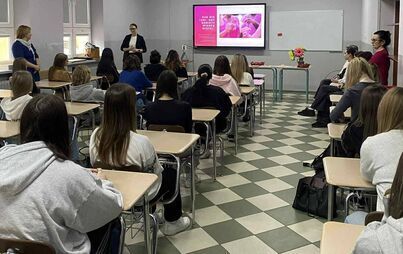 Zdjęcie do Profilaktyka raka piersi &ndash; spotkanie dla uczennic I LO we Włoszczowie