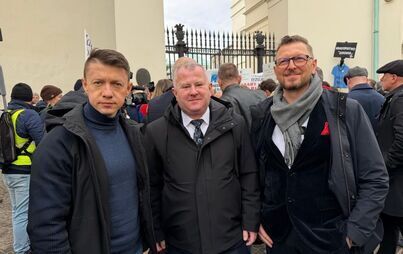 Zdjęcie do &bdquo;Szpitale powiatowe nie chcą umierać na kolanach&rdquo;.  Dziś  w Warszawie odbył się protest w związku z bardzo złą sytuacją służby zdrowia.