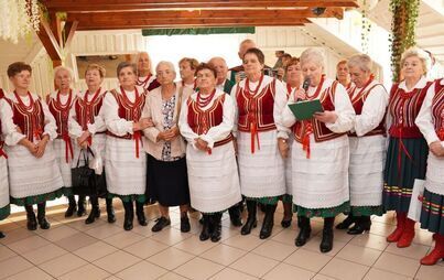 Zdjęcie do 50 lat śpiewają Panu Bogu na chwałę i ku radości ludzi. Złoty jubileusz najstarszego zespołu ludowego w powiecie włoszczowskim &ndash; &bdquo;Złotego Kłosa&rdquo; z Secemina