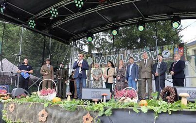 Zdjęcie do Piękne stoiska i pyszne potrawy na II Darach Las&oacute;w Powiatu Włoszczowskiego 