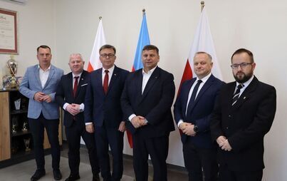 Zdjęcie do Powiat Włoszczowski aktywnie przygotowuje się do inwestycji drogowych na 2027 rok! Ponad 24 miliony złotych na poprawę infrastruktury drogowej.