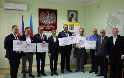 Zdjęcie do Dotacja z Polskiego Ładu w wysokości 15 360 000 zł dla sześciu samorząd&oacute;w w powiecie włoszczowskim 