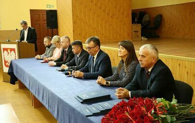 Zdjęcie do Uroczyste wręczenie nagr&oacute;d Starosty dla nauczycieli 