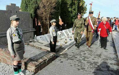 Zdjęcie do Apel Poległych na cmentarzu parafialnym we Włoszczowie