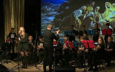 Zdjęcie do Zesp&oacute;ł Big Band z wokalistką Patrycją Piątek z Włoszczowy najlepszy w jubileuszowym finale Świętokrzyskiego Konkursu Kolęd i Pastorałek