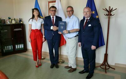 Zdjęcie do Powiat uzyskał dofinansowanie dla Parafii w Kuczkowie